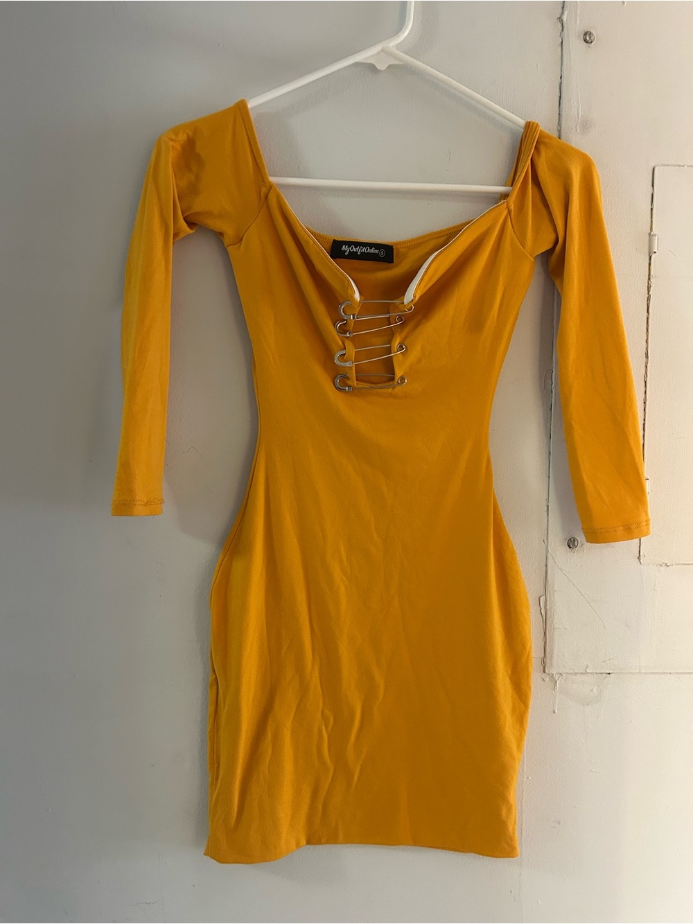 Myoutfit Mustard Yellow Lace-Up Long Sleeve Bodycon Dress